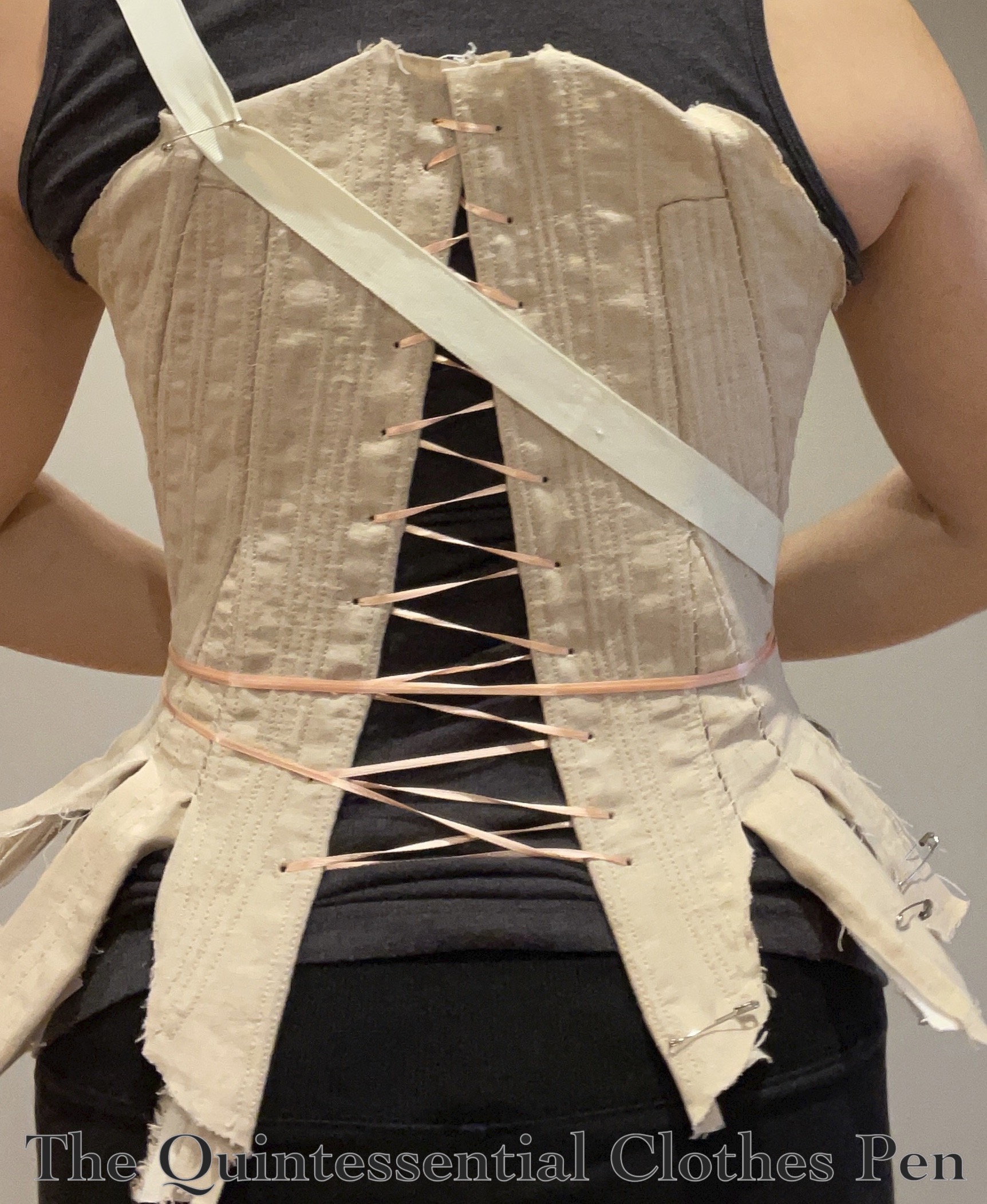 What size should your corset be, and how tightly should you lace it? - The  Dreamstress